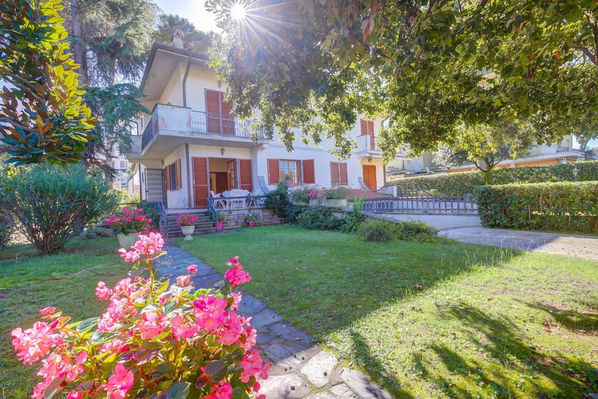 Casa Maddalena Al Mare 600M From Sea - Happy Rentals مارينا دي بييتراسانْت المظهر الخارجي الصورة
