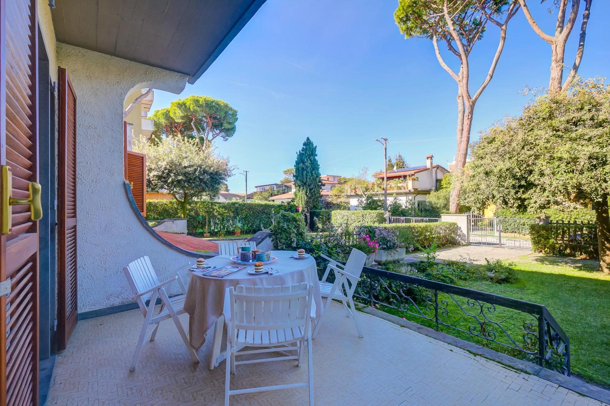 Casa Maddalena Al Mare 600M From Sea - Happy Rentals مارينا دي بييتراسانْت المظهر الخارجي الصورة