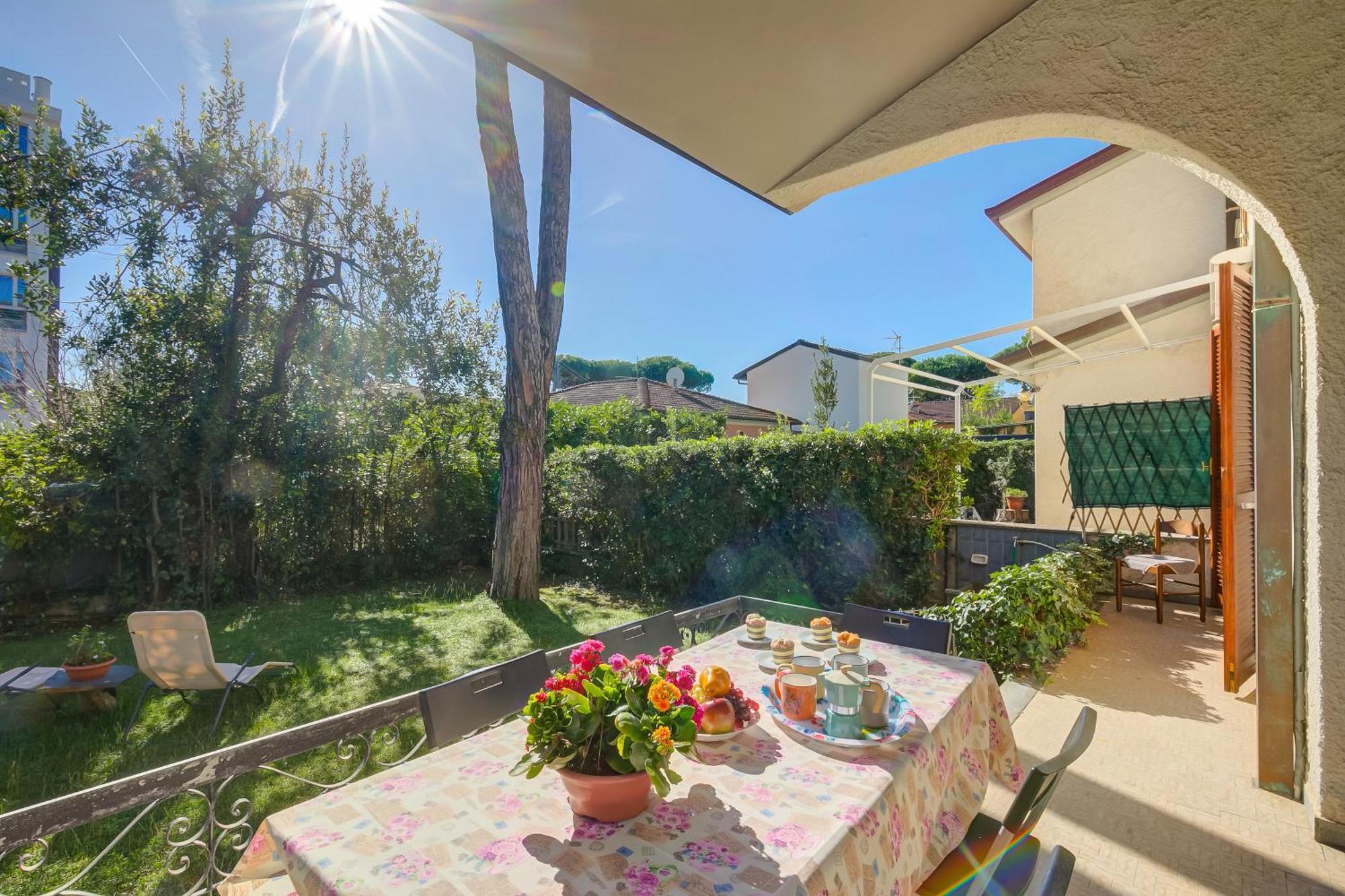 Casa Maddalena Al Mare 600M From Sea - Happy Rentals مارينا دي بييتراسانْت المظهر الخارجي الصورة